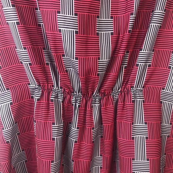 Banana Republic sleeveless blouse red white black asymmetrical print PXS - Picture 6 of 10